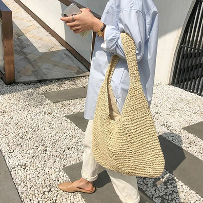 Round straw shoulder bag - Shreya-Elly Rose