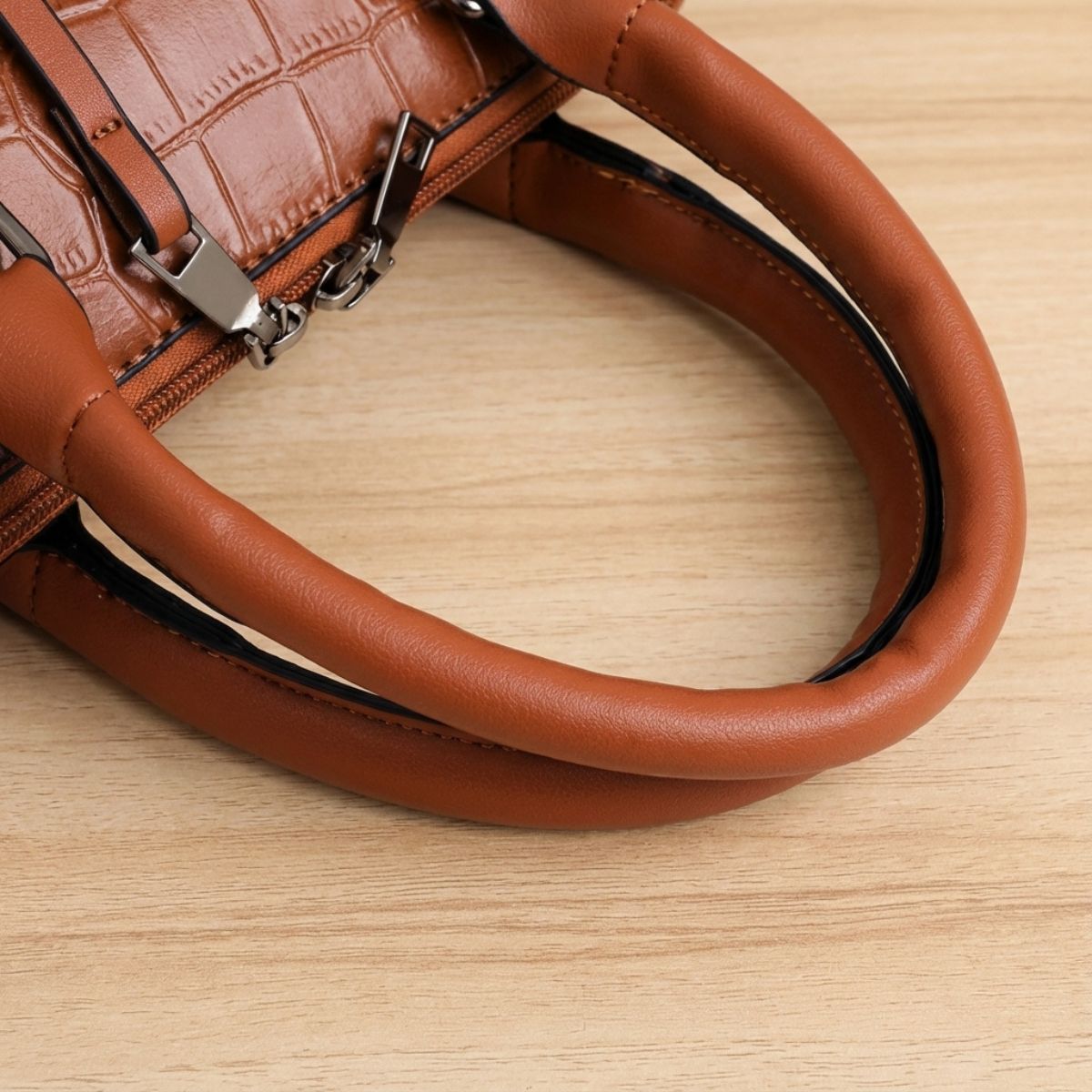 Qyra- 4-piece modern leather bag set