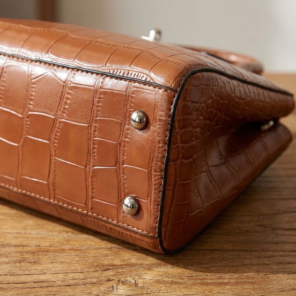 Qyra- 4-piece modern leather bag set