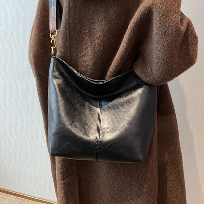 Chic tote bag with embellished strap - Giselle-Elly Rose