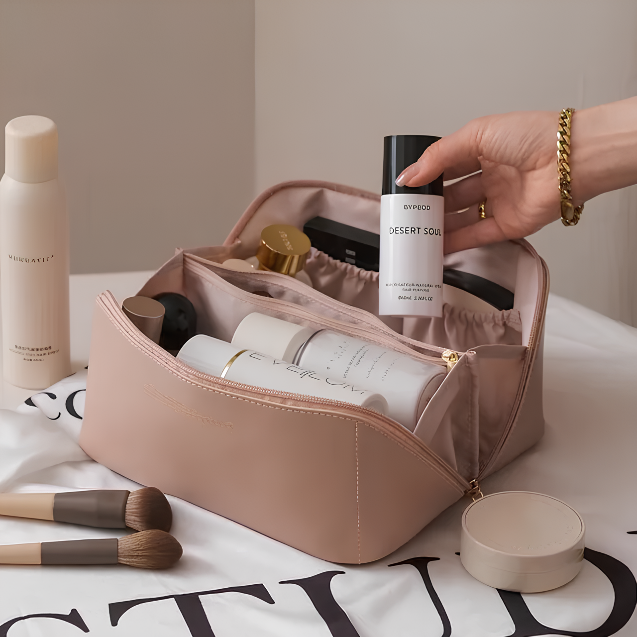 VanityVault - Elegant travel make-up bag-Elly Rose