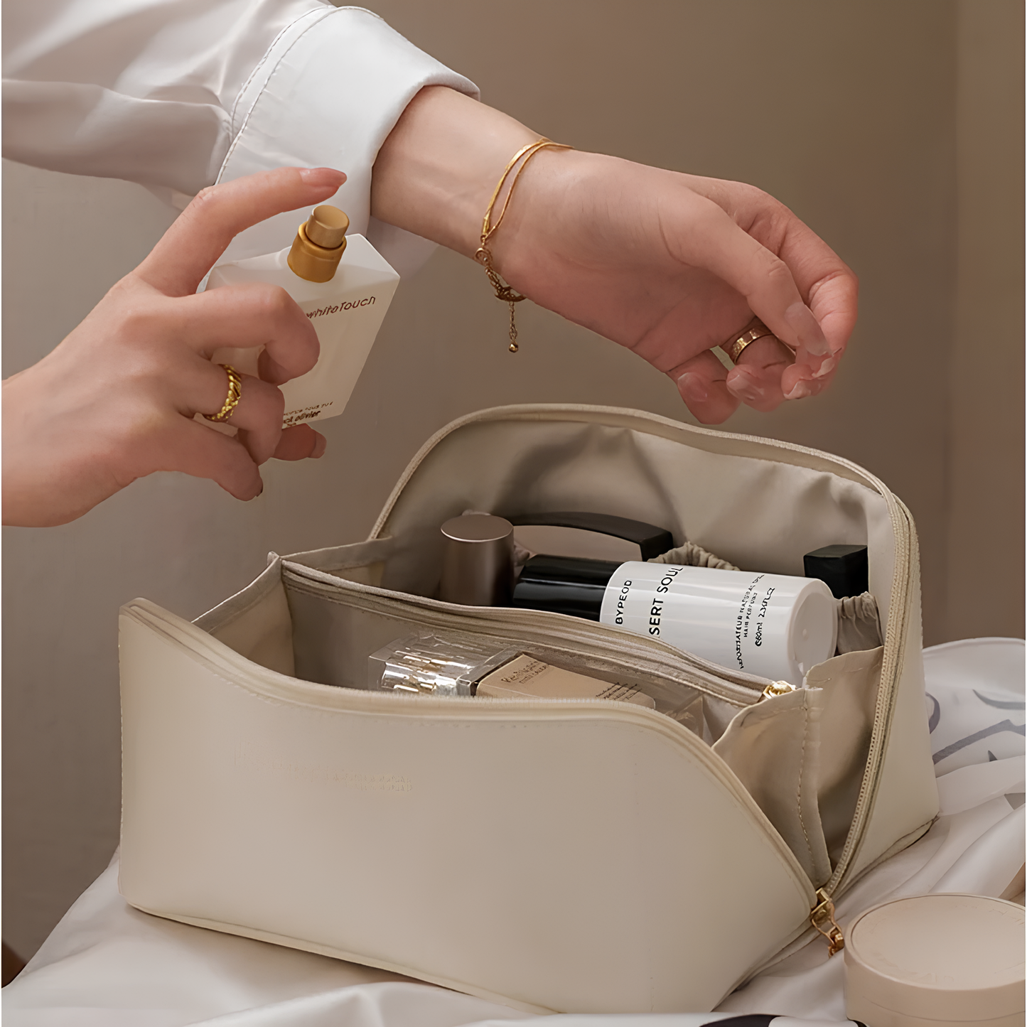 VanityVault - Elegant travel make-up bag-Elly Rose