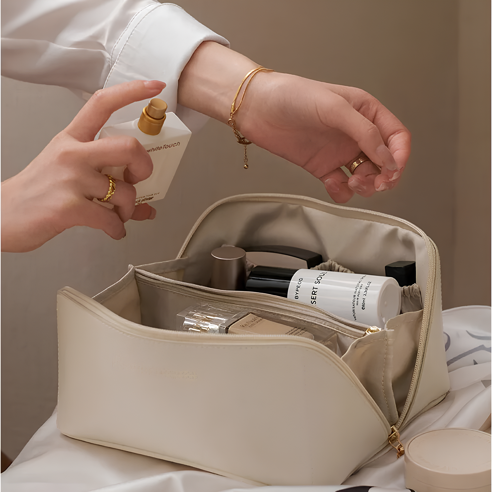 VanityVault - Elegant travel make-up bag-Elly Rose