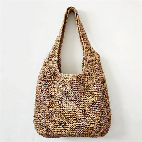 Casual shoulder bag in woven straw