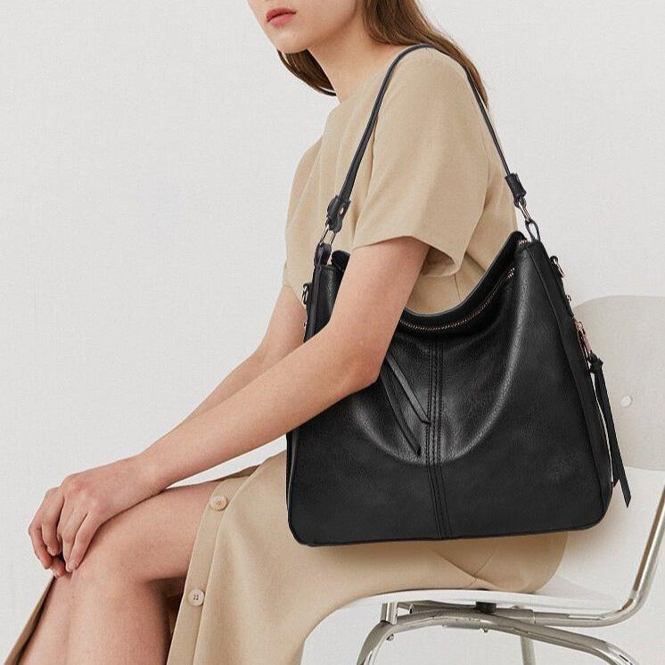 Cecile | Elegant leather messenger bag with large interior-Elly Rose