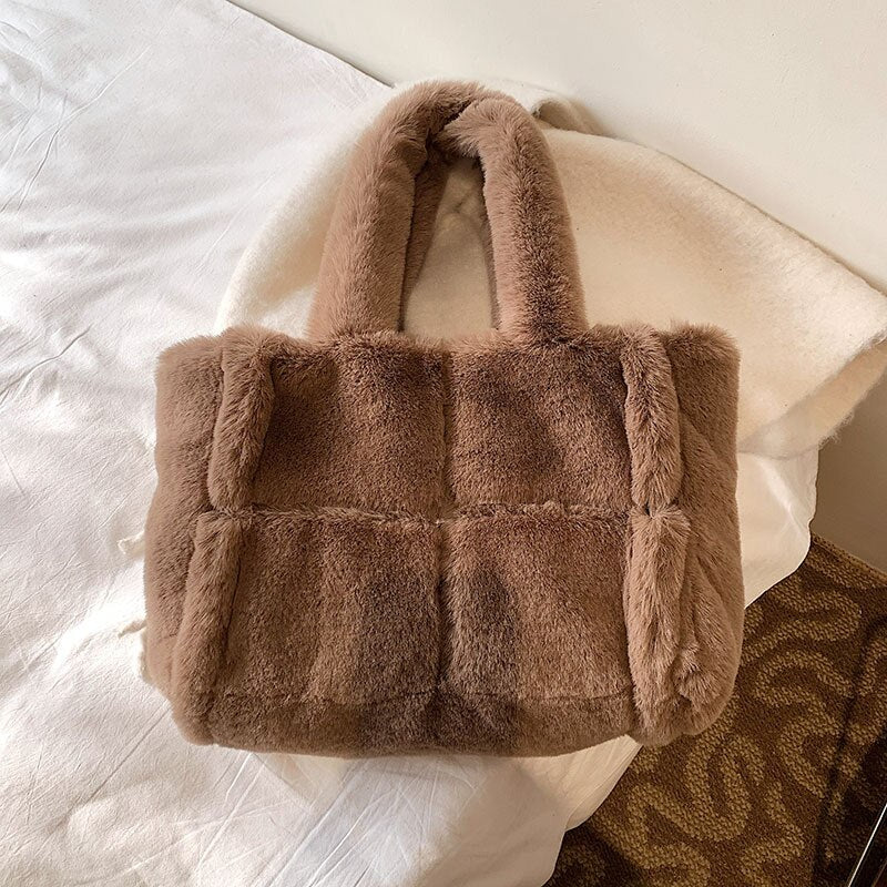 Vardi Dante™ Pipa Plush Handbag | A comfortable winter bag for women-Elly Rose