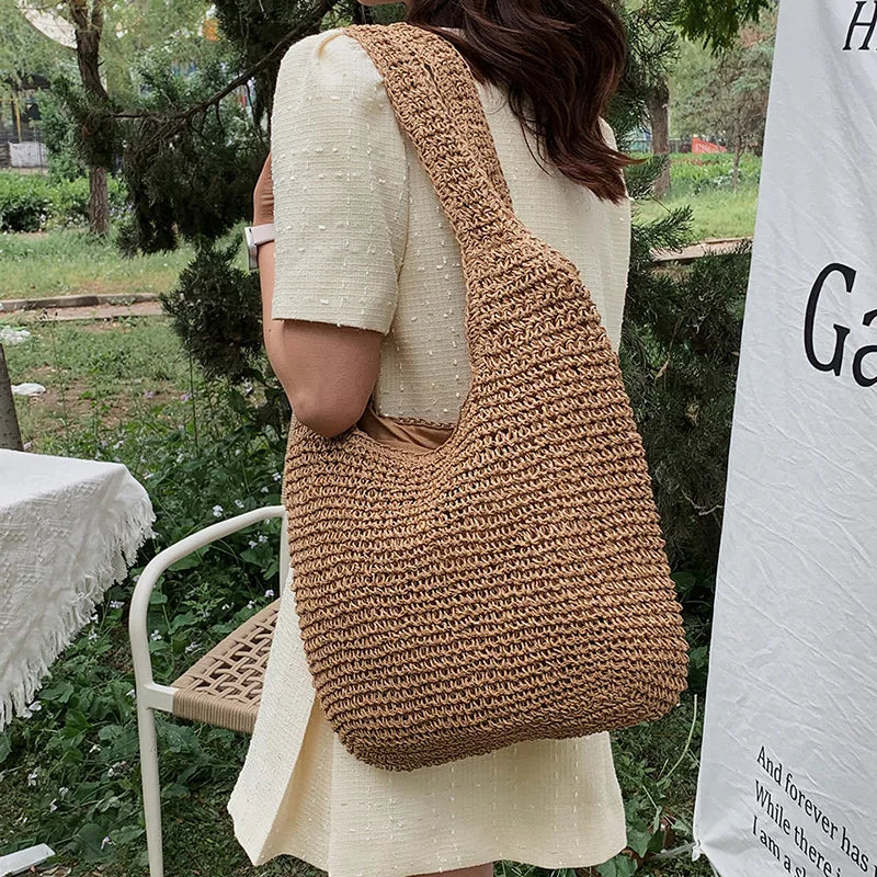 Round straw shoulder bag - Shreya-Elly Rose