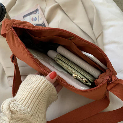 Elegant half-moon shoulder bag - Nina-Elly Rose