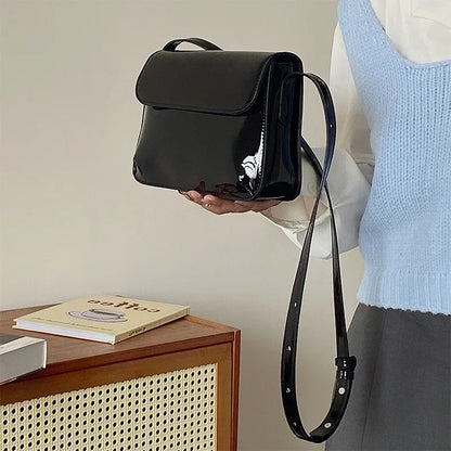 Elegant and chic red shoulder bag-Elly Rose
