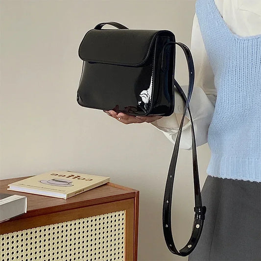 Elegant and chic red shoulder bag-Elly Rose