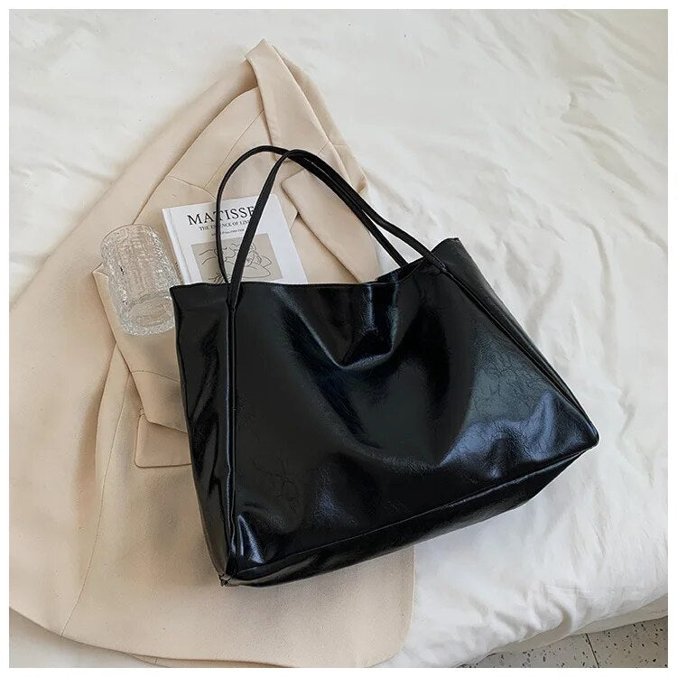 Vivienne - Elegance and Functionality in a Great Bag-Elly Rose