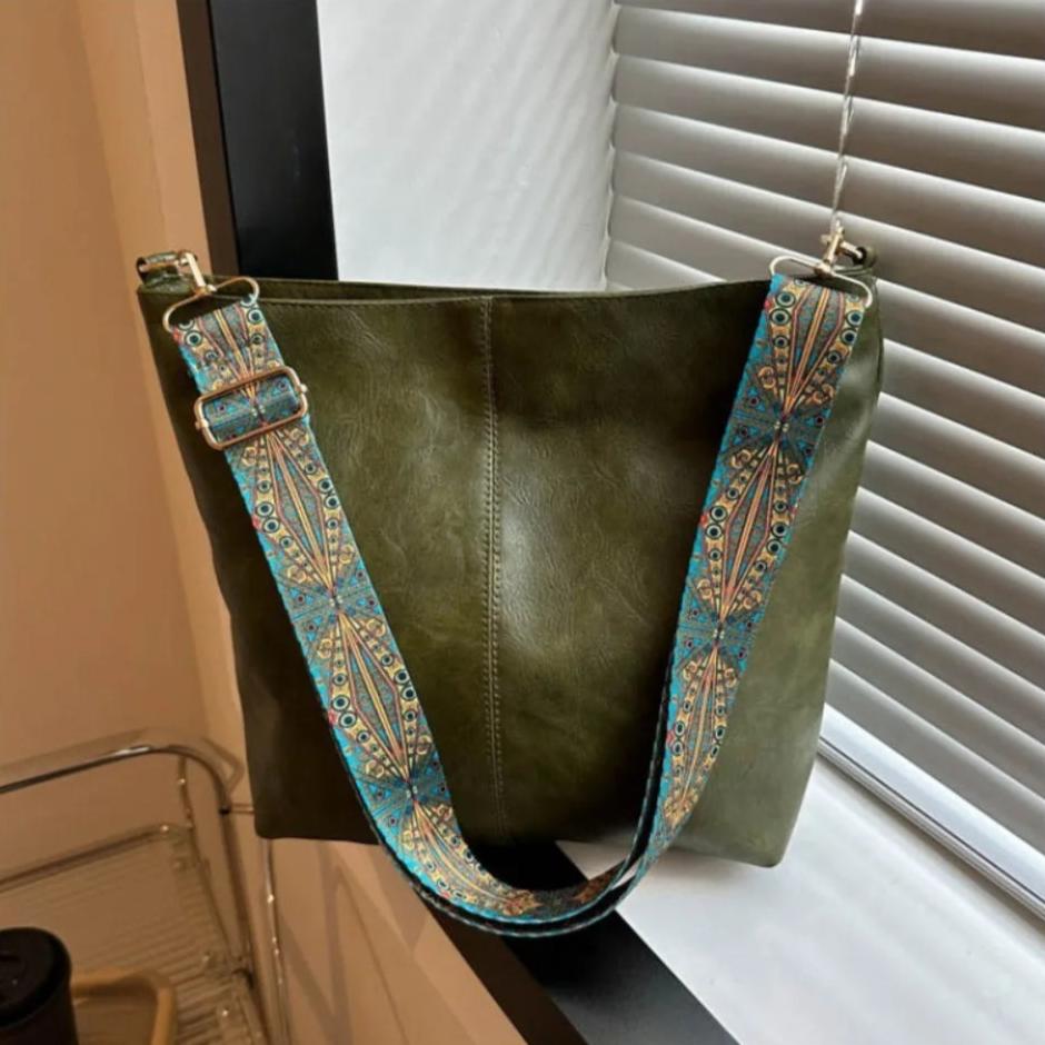 Yuna - Large bucket bag with vintage shoulder strap-Elly Rose