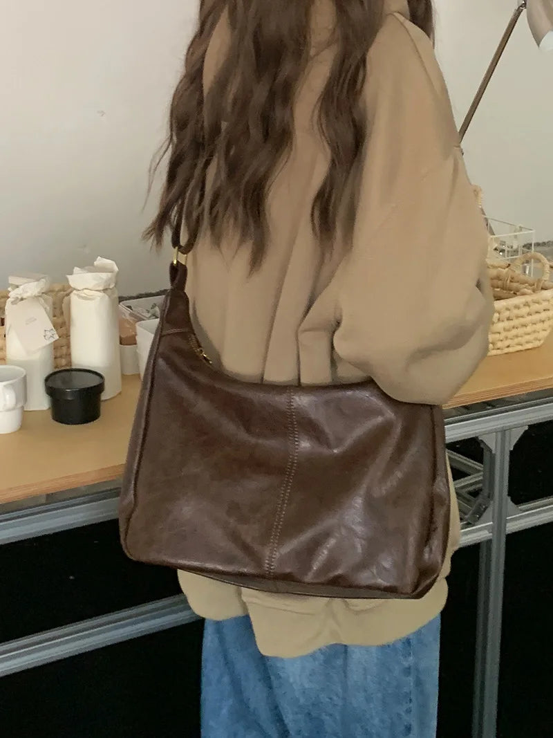 AUROVA - Elegant and spacious shoulder bag for women-Elly Rose
