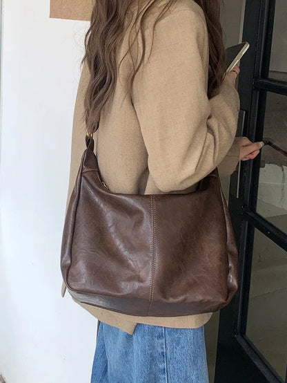 AUROVA - Elegant and spacious shoulder bag for women-Elly Rose