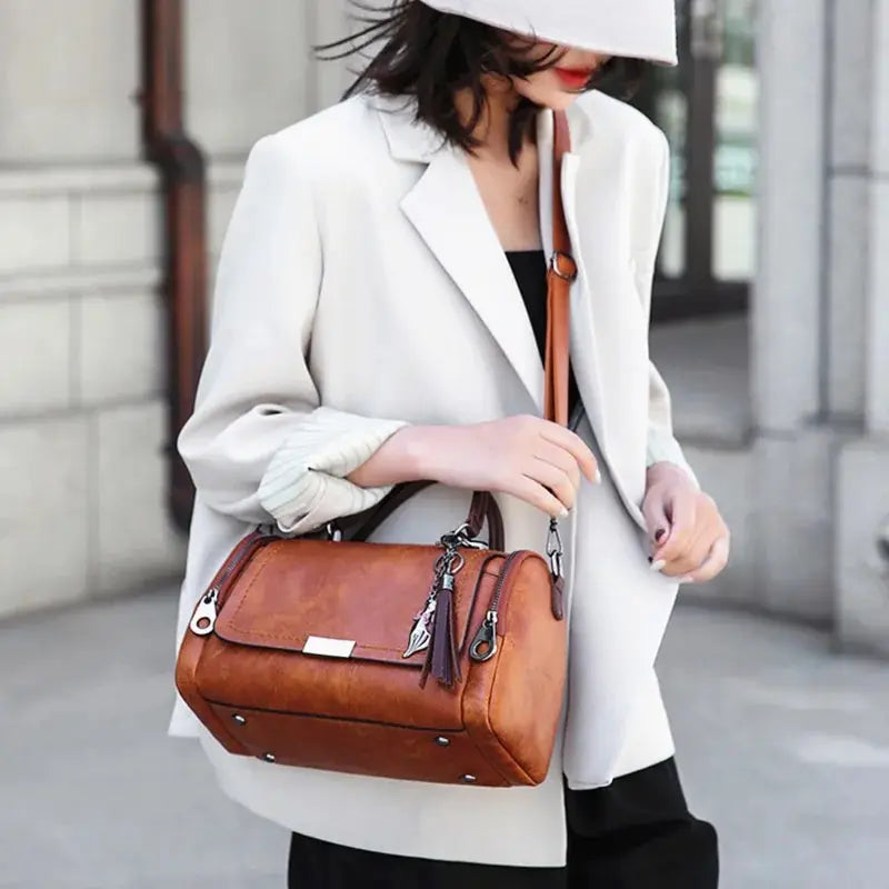 Urban Aura - Trendy large bag with tassels-Elly Rose