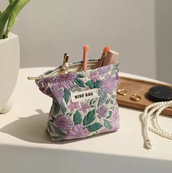 SmileyCase - Cheerful travel make-up case-Elly Rose