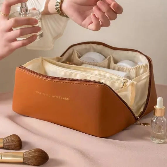 Pack & Pretty - Travel-friendly make-up bag-Elly Rose