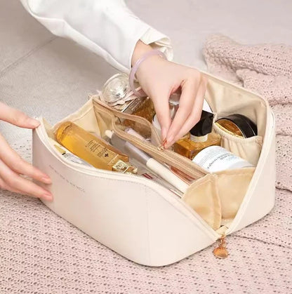 Pack & Pretty - Travel-friendly make-up bag-Elly Rose